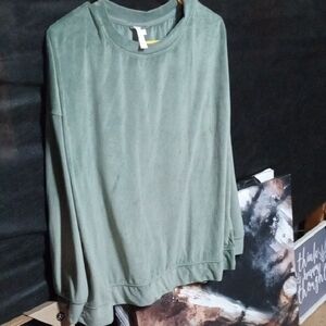 Green Long Sleeve Top
